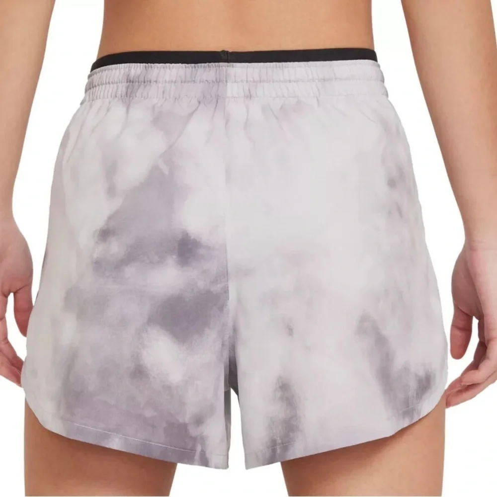 Nike women’s Tempo Luxe Icon Clash lined running shorts Lightweight Sz-XS. T9